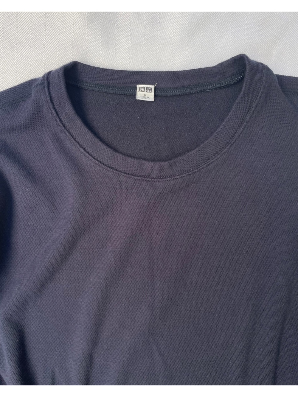 Uniqlo Navy Crewneck HeatTech sweater Small